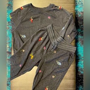 Old Navy Embroidered Floral Set
